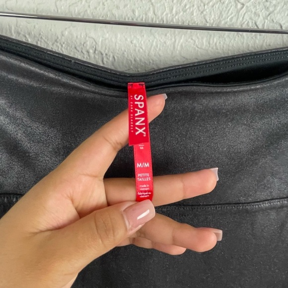 Top Seller Spanx Faux Leather Legging Size‎ Medium - Picture 3 of 7